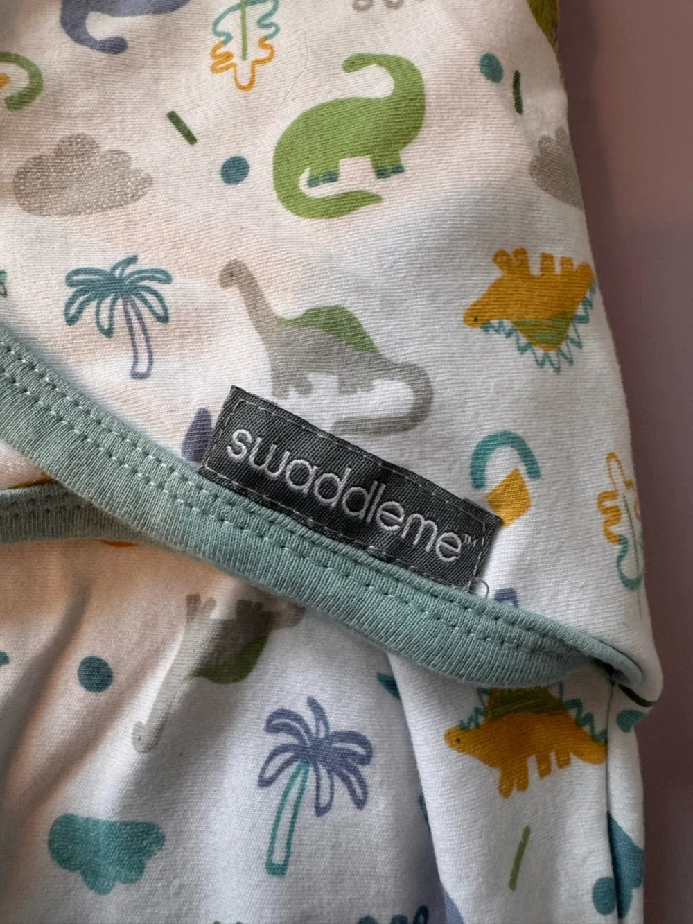 SwaddleMe White Bib with Green, Blue and Yellow Dinosaur Print 0-3 months‎